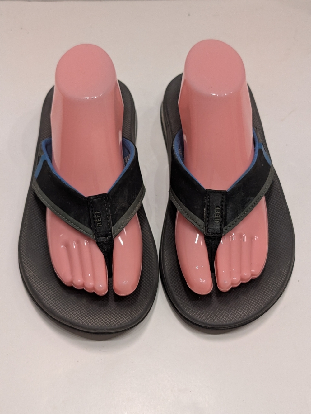REEF Fanning Men’s 8 Flip-Flops Sandals & Sole Bottle Opener Black Blue Gray